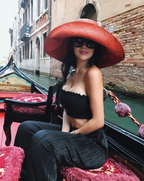 Gu mặc thiếu vải nhưng khó thể chê phản cảm của mỹ nữ DJ gốc Việt - 3