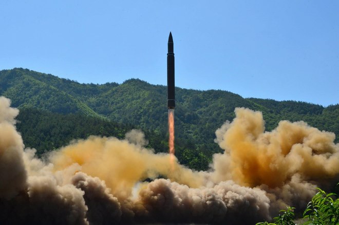 Triều Tiên bắn tên lửa bay xa chưa từng có phía Nhật Bản - 1