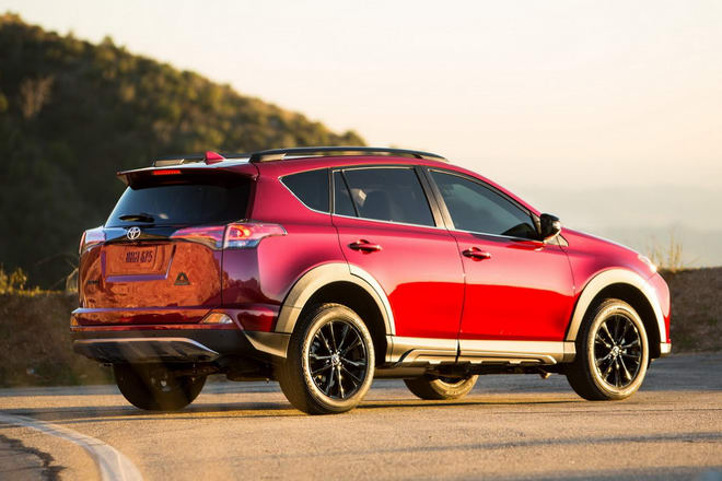Toyota RAV4 Adventure có giá từ 652 triệu đồng - 4