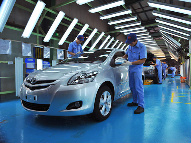 Ô tô Việt khóc, cười vì chính sách thuế mới Ô tô Việt khóc, cười vì chính sách thuế mới