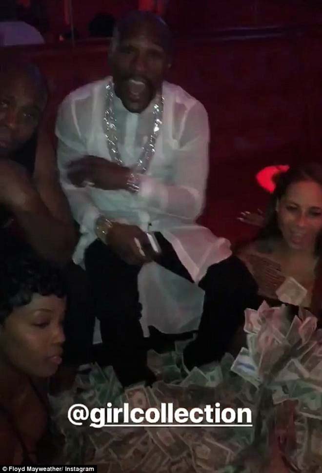 Mayweather "quậy tưng bừng" trong biển tiền giữa dàn mỹ nữ Mayweather "quậy tưng bừng" trong biển tiền giữa dàn mỹ nữ