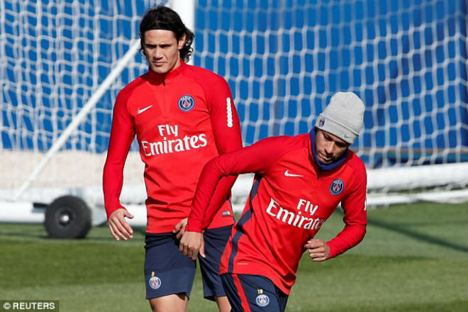 Neymar và Cavani căng thẳng trên sân tập: PSG phải “trảm” 1 người? Neymar và Cavani căng thẳng trên sân tập: PSG phải “trảm” 1 người?