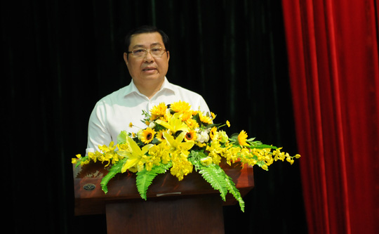 Chủ tịch Đà Nẵng Huỳnh Đức Thơ: "Đừng lo chuyện ông mô đi, ông mô ở" Chủ tịch Đà Nẵng Huỳnh Đức Thơ: "Đừng lo chuyện ông mô đi, ông mô ở"