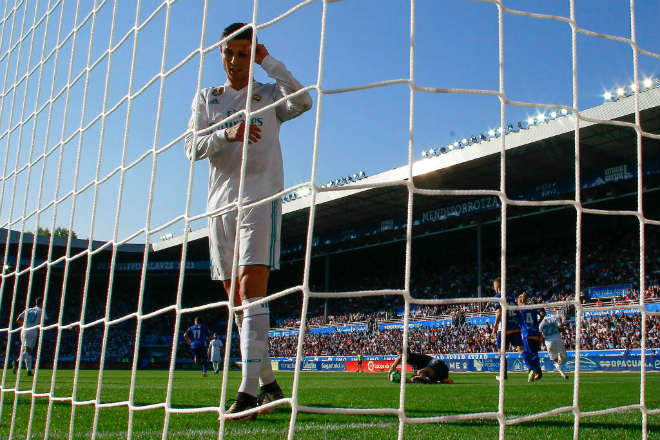 Ronaldo ở Real: Sút 18 ăn 0 quên cách ghi bàn, phải giở “trò bẩn” Ronaldo ở Real: Sút 18 ăn 0 quên cách ghi bàn, phải giở “trò bẩn”