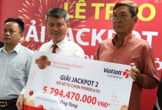 Người đầu tiên trúng jackpot "khủng" của Power 6/55 không đeo mặt nạ Người đầu tiên trúng jackpot "khủng" của Power 6/55 không đeo mặt nạ