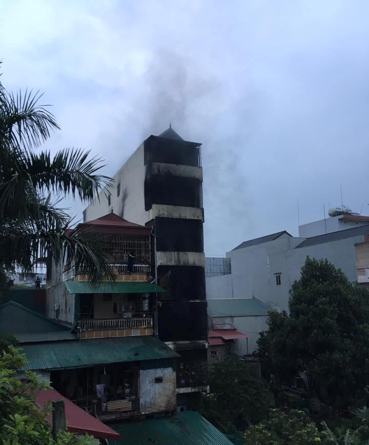 Nóng 24h qua: Sập trường mần non, 2 chị em tử vong trong đám cháy ở HN - 2