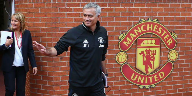 Thuyết âm mưu: Mourinho thoát án & bàn tay sếp lớn nâng đỡ MU vô địch - 3