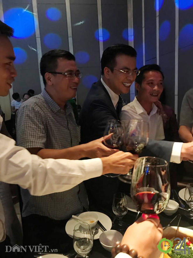 Giám đốc VTV24 Quang Minh "cười thả ga" trong lễ cưới vợ trẻ kém 10 tuổi - 3