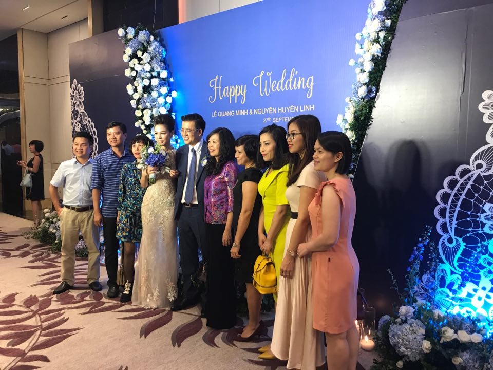 Giám đốc VTV24 Quang Minh "cười thả ga" trong lễ cưới vợ trẻ kém 10 tuổi - 8