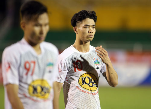 Gánh nặng từ Công Phượng - 1