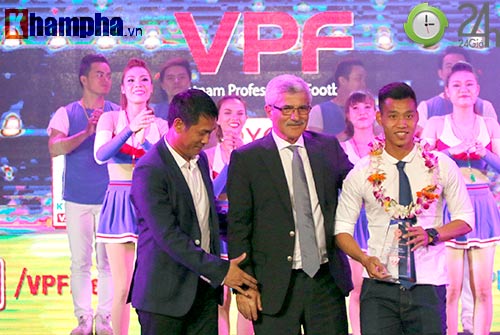 HLV Hữu Thắng "tố" bị Ban tổ chức V-League xúc phạm HLV Hữu Thắng "tố" bị Ban tổ chức V-League xúc phạm