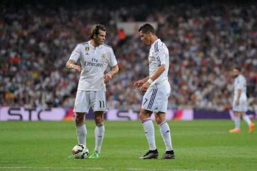Real: Ronaldo đá phạt thua Bale, sắp mất quyền ưu tiên Real: Ronaldo đá phạt thua Bale, sắp mất quyền ưu tiên