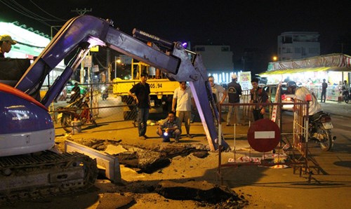 'Hố tử thần' sâu hơn 5m xuất hiện tại Sài Gòn - 3