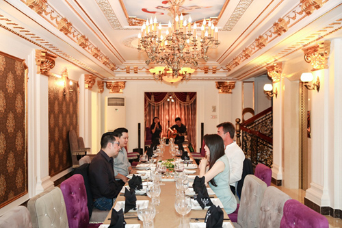 Hé lộ bên trong căn biệt thự dát vàng của Lý Nhã Kỳ Hé lộ bên trong căn biệt thự dát vàng của Lý Nhã Kỳ
