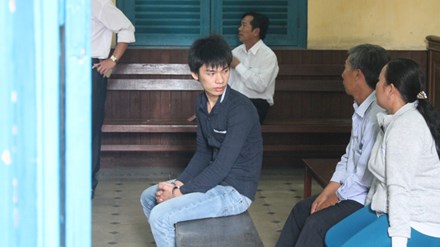 Hết yêu, "vợ chui" tố chồng hiếp dâm Hết yêu, "vợ chui" tố chồng hiếp dâm