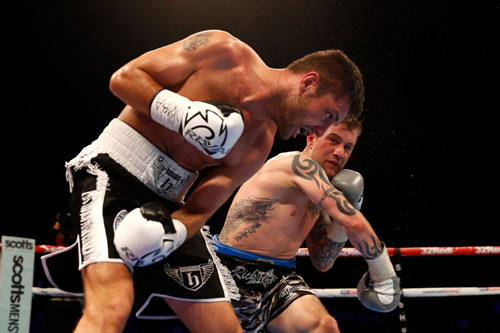 Boxing: "Độc cô cầu bại" thua sấp mặt trước "Nhà vua" Boxing: "Độc cô cầu bại" thua sấp mặt trước "Nhà vua"