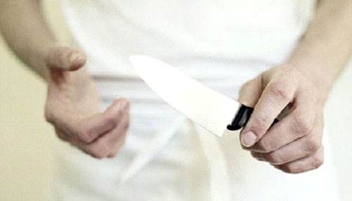 Bắt tại trận vợ ngoại tình, chồng cắt tai tình địch Bắt tại trận vợ ngoại tình, chồng cắt tai tình địch