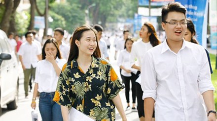 Học sinh có nên chạy sô vào 'lò' luyện thi trắc nghiệm online? - 1