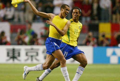 "Phù thủy bóng đá Brazil”: Rivaldo hay Ronaldinho? "Phù thủy bóng đá Brazil”: Rivaldo hay Ronaldinho?