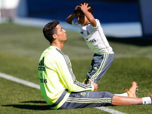 Ronaldo con từ chối Real, ghi bàn ra mắt đội hạng 4 Ronaldo con từ chối Real, ghi bàn ra mắt đội hạng 4