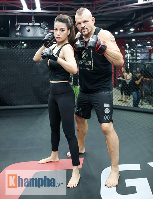 2 kiều nữ Việt Nam hạ knock-out huyền thoại UFC - 6