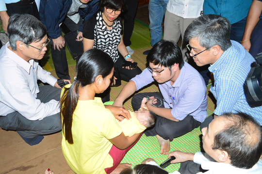 Thêm 2 bé gái bị đầu nhỏ nghi do Zika - 1