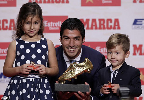 Nhận Chiếc giày vàng, Suarez muốn trọn đời với Barca Nhận Chiếc giày vàng, Suarez muốn trọn đời với Barca