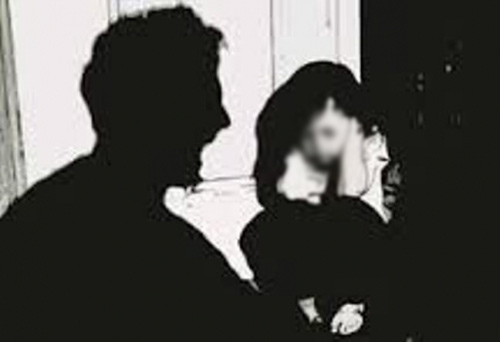 Dụ bé gái 12 tuổi đến nhà rồi làm "chuyện người lớn" Dụ bé gái 12 tuổi đến nhà rồi làm "chuyện người lớn"