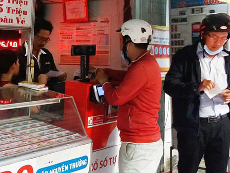 Bán dạo vé số kiểu Mỹ sẽ bị phạt nặng? Bán dạo vé số kiểu Mỹ sẽ bị phạt nặng?