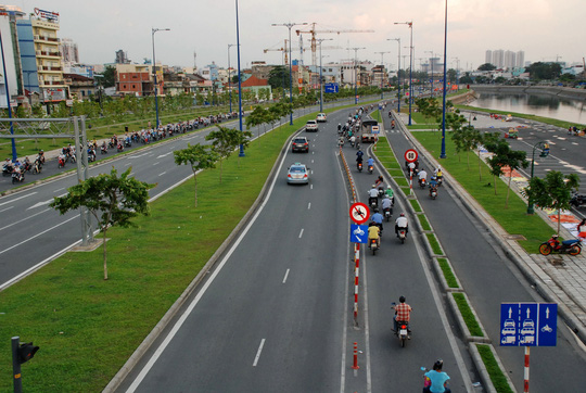 62,2% thu nhập dùng trả nợ công - 1