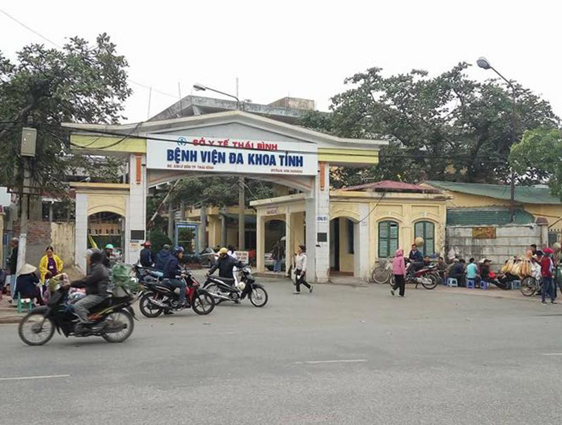 Mẹ chở con bị chém gục: Bé trai rời viện về chịu tang Mẹ chở con bị chém gục: Bé trai rời viện về chịu tang