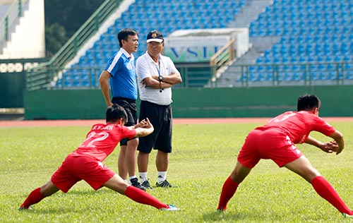Công Vinh bất ngờ chia tay Bình Dương, dồn sức mơ vô địch AFF Cup Công Vinh bất ngờ chia tay Bình Dương, dồn sức mơ vô địch AFF Cup