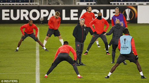 MU hỏi mua Suarez giá kỷ lục, Barca chính thức lên tiếng - 6