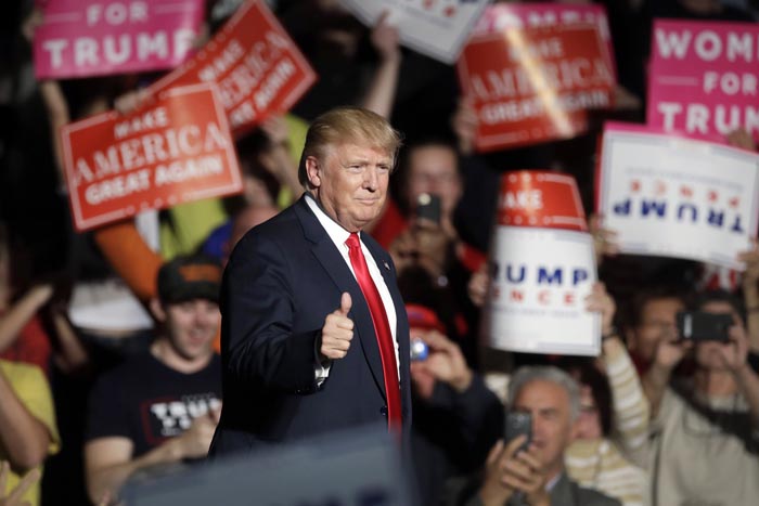 Nhà tiên tri Nostradamus dự báo đáng sợ về Donald Trump? - 1