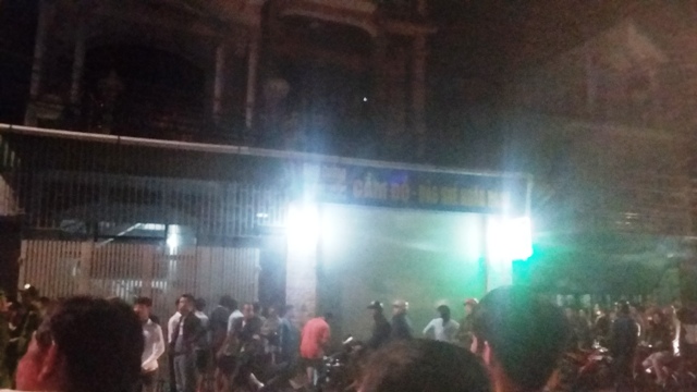 Hàng trăm CA đột nhập nhà 3 tầng phá ổ đánh bạc tiền tỷ - 1