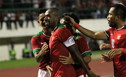 Việt Nam - Indonesia: Hữu Thắng tổng duyệt đấu thầy Riedl - 2