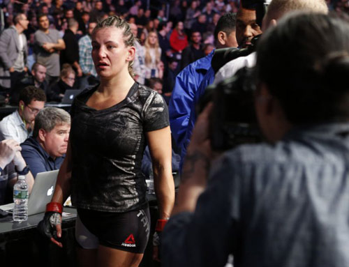 UFC: Thua sốc, "hoa khôi" cay đắng xin giải nghệ - 1