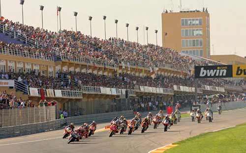 MotoGP 2016 hạ màn: Ngọt cho Marquez và đắng cho Rossi MotoGP 2016 hạ màn: Ngọt cho Marquez và đắng cho Rossi