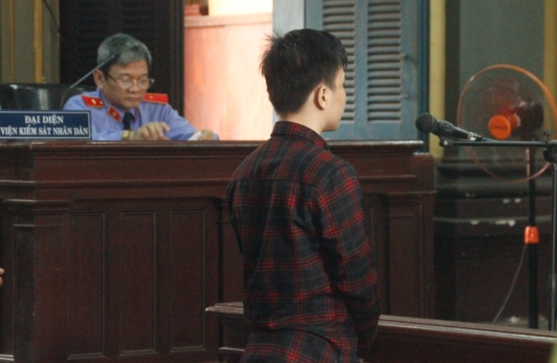 Lãnh án vì quan hệ với ba chị em ruột dưới 16 tuổi Lãnh án vì quan hệ với ba chị em ruột dưới 16 tuổi