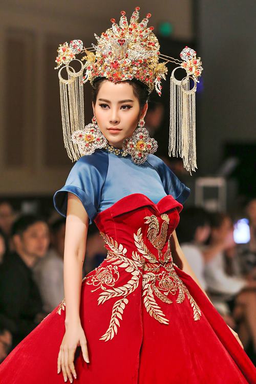 Lan Khuê, Trang Khiếu, Nam Em “thổi tung” sàn diễn Lan Khuê, Trang Khiếu, Nam Em “thổi tung” sàn diễn