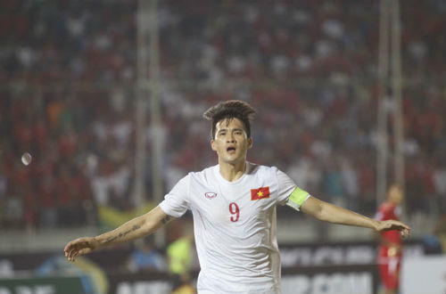 Công Vinh tỏa sáng AFF Cup: Núi cao có núi cao hơn Công Vinh tỏa sáng AFF Cup: Núi cao có núi cao hơn