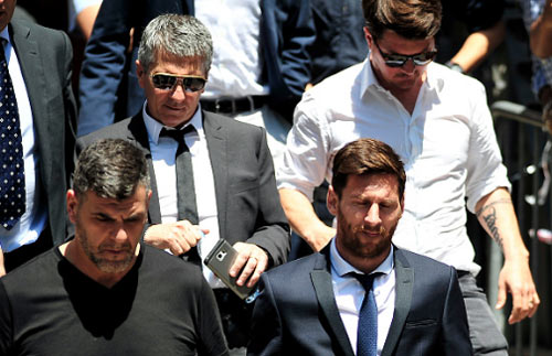 Ronaldo cũng “trốn” thuế, nhưng "khôn" hơn Messi Ronaldo cũng “trốn” thuế, nhưng "khôn" hơn Messi