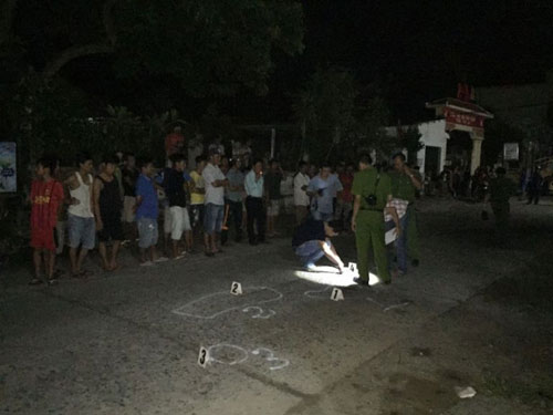Em trai đâm chết anh, bố ra đầu thú nhận tội thay con Em trai đâm chết anh, bố ra đầu thú nhận tội thay con