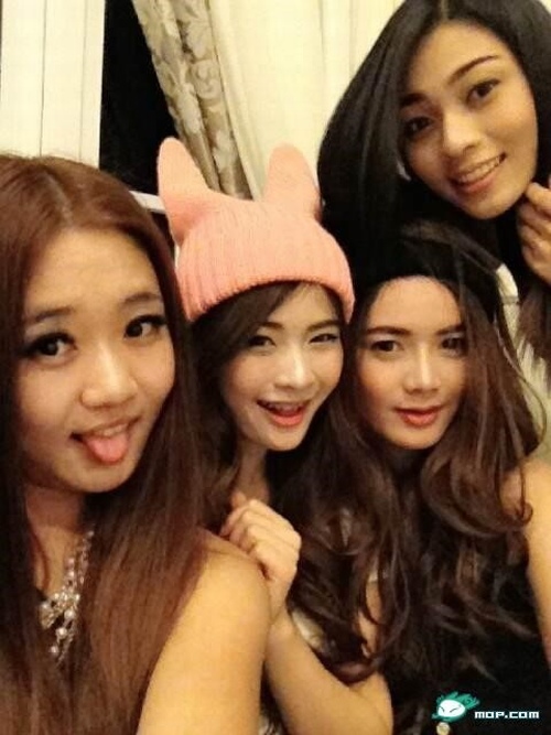 Con gái lớn Lý Liên Kiệt ăn chơi nổi loạn ở Mỹ Con gái lớn Lý Liên Kiệt ăn chơi nổi loạn ở Mỹ
