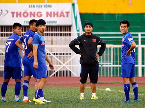 Tin nhanh AFF Cup: Đá bán kết, ĐT Việt Nam sang sớm 3 ngày Tin nhanh AFF Cup: Đá bán kết, ĐT Việt Nam sang sớm 3 ngày