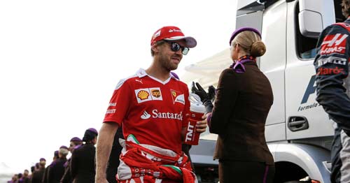 F1, Hamilton lật đổ bất thành: Vì Vettel không giúp? F1, Hamilton lật đổ bất thành: Vì Vettel không giúp?