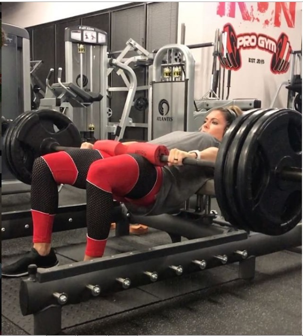 Ngưỡng mộ hình thể "tượng đồng" của người mẫu áo tắm - 3