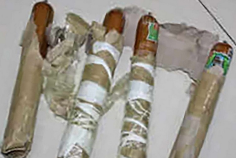đánh bom bằng xúc xích