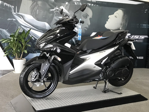 Chính thức công bố giá Yamaha NVX 2017 - 3