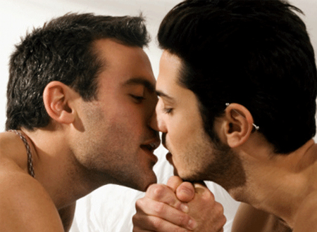 Người chuyển giới ê chề vì bị dùng làm công cụ tình dục Người chuyển giới ê chề vì bị dùng làm công cụ tình dục
